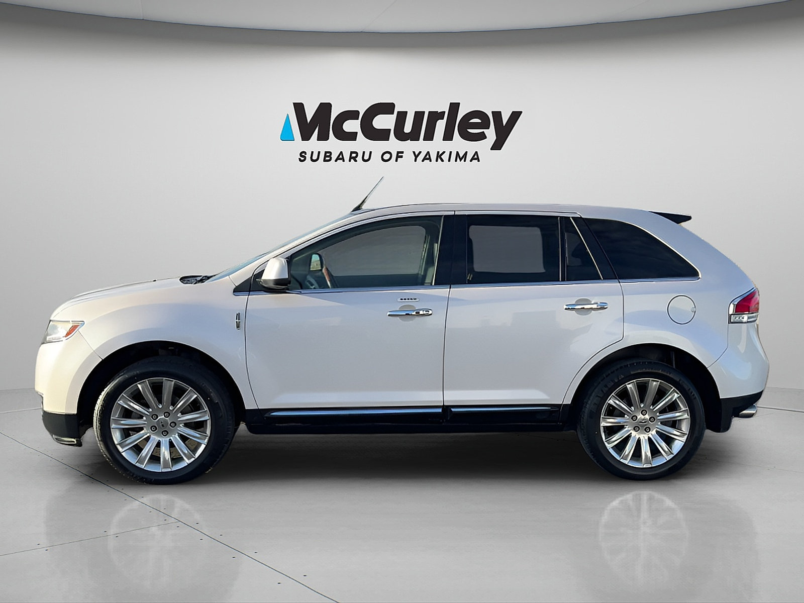 Used 2011 Lincoln MKX AWD w/ 102A Rapid Spec Order Code image 3