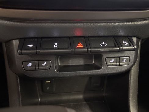 Used 2015 Chevrolet Colorado Z71 AWD/4WD image 23