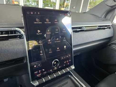 New 2026 GMC Sierra EV Elevation image 25