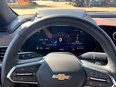 Used 2025 Chevrolet Suburban High Country AWD/4WD image 22