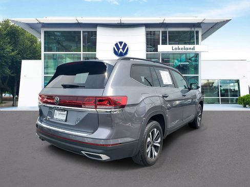 Used 2024 Volkswagen Atlas SE FWD image 3