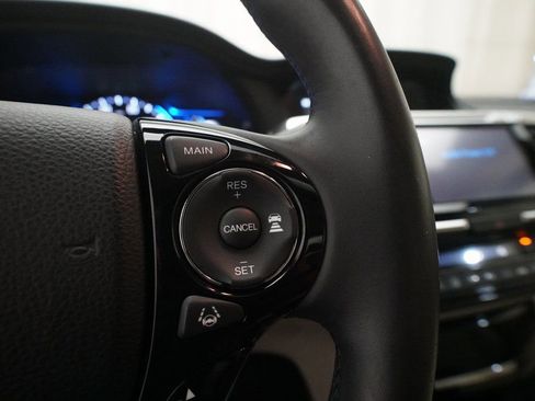 Used 2017 Honda Accord Touring image 18