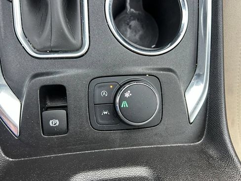 Used 2023 Chevrolet Traverse LS FWD image 33