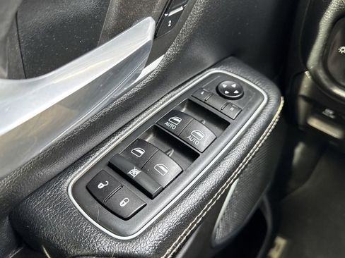 Used 2020 RAM 1500 Laramie w/ Sport Appearance Package AWD/4WD image 36