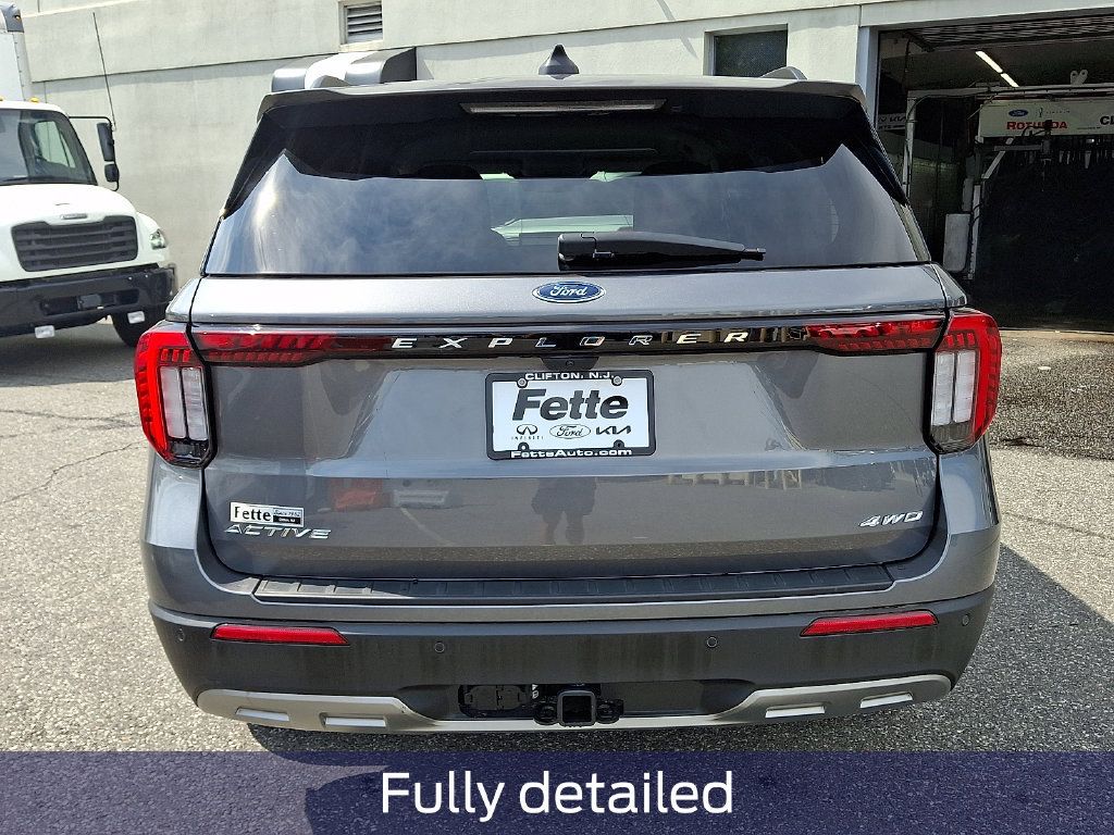 Certified 2025 Ford Explorer Active w/ Active Comfort Package AWD/4WD image 5