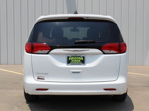 Used 2021 Chrysler Voyager LX image 6