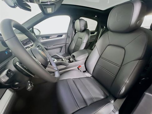 New 2026 Porsche Cayenne S image 5