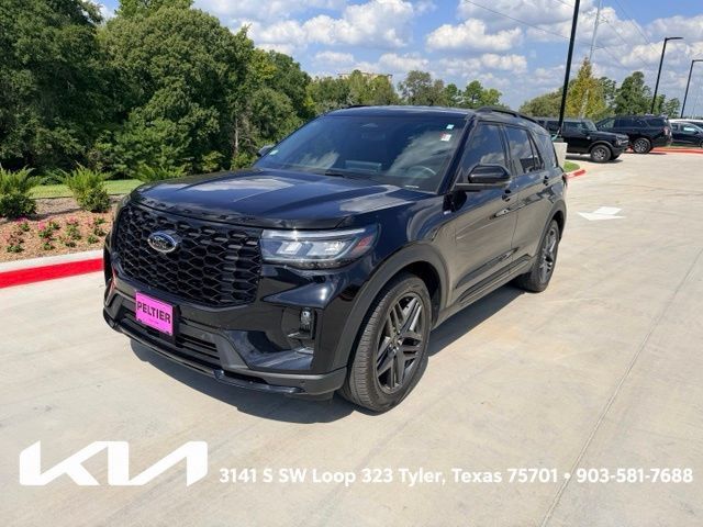 Used 2025 Ford Explorer ST-Line w/ Premium Package RWD image 3