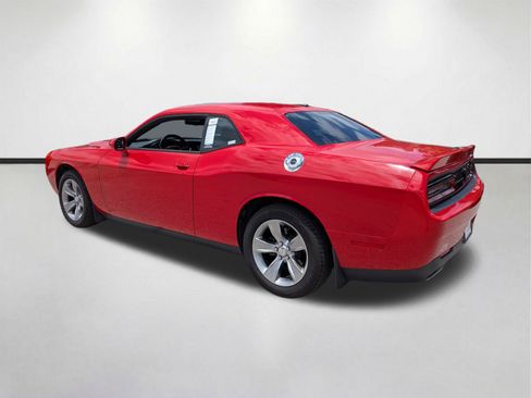 Used 2019 Dodge Challenger SXT RWD image 6