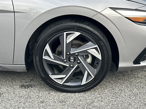 Used 2025 Hyundai Elantra SEL image 12