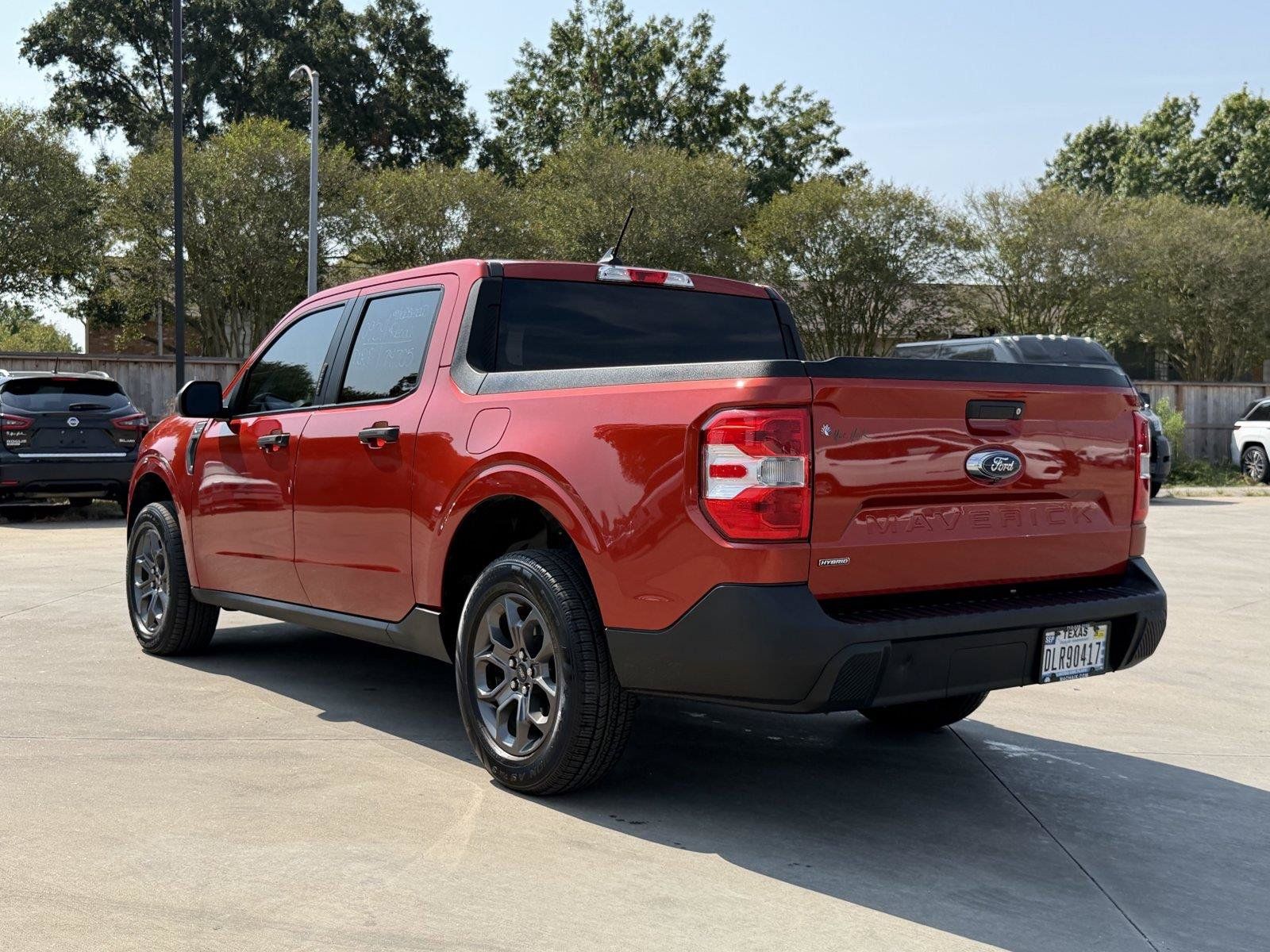 Used 2022 Ford Maverick XLT FWD image 3