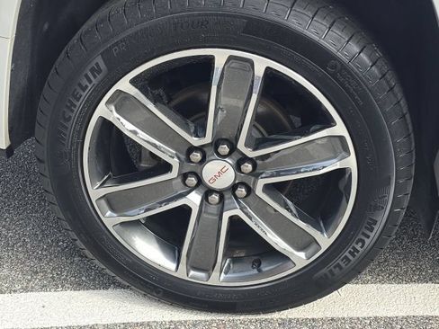 Used 2017 GMC Acadia Denali w/ Technology Package AWD/4WD image 11