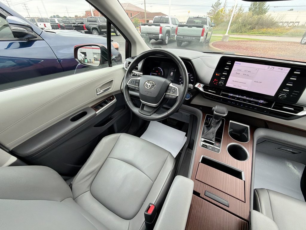 Used 2021 Toyota Sienna XLE AWD/4WD image 15