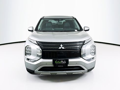 Used 2024 Mitsubishi Outlander SE image 2