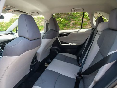 Used 2021 Toyota RAV4 XLE FWD image 18