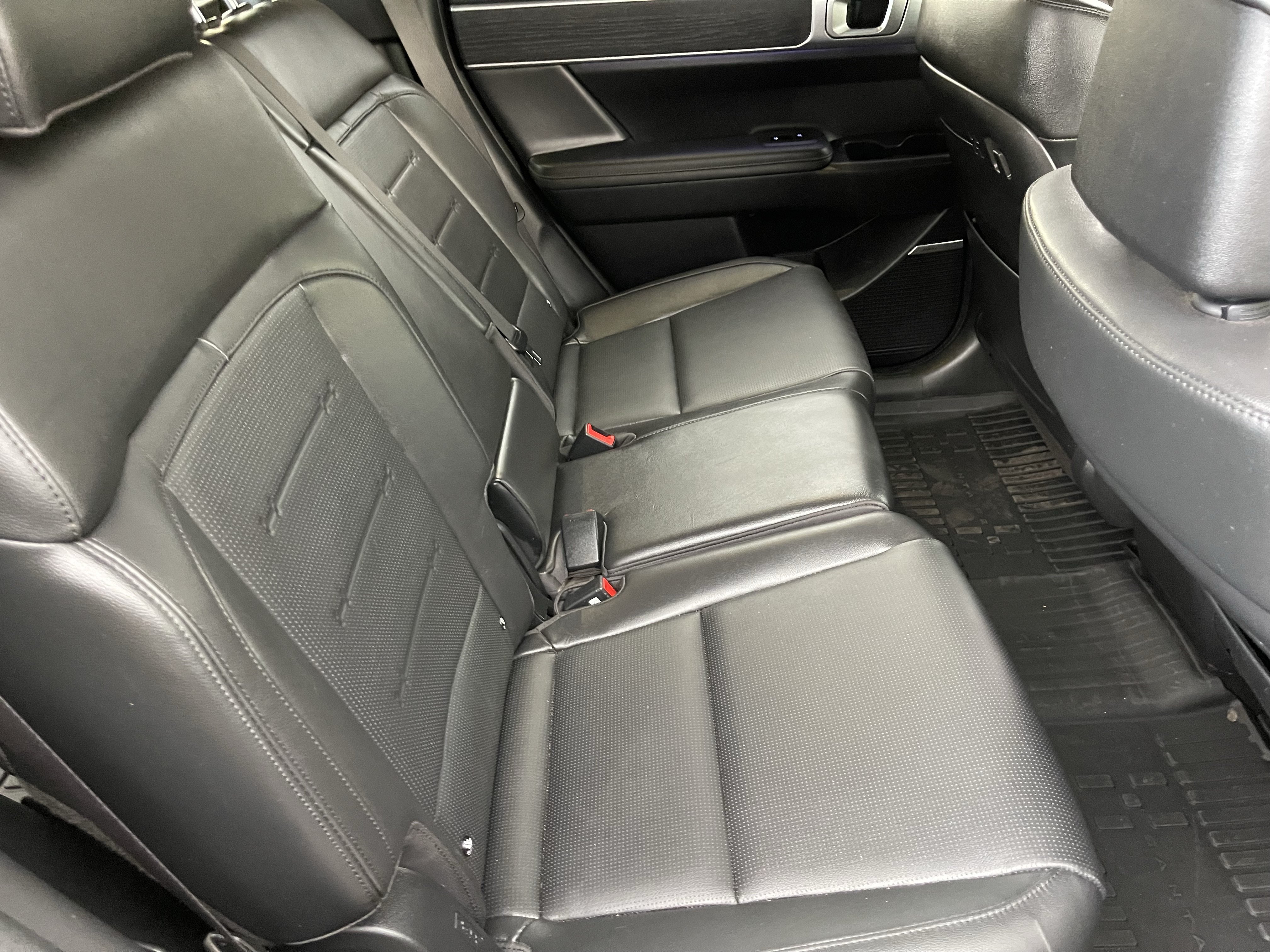 Used 2024 Hyundai Santa Fe Limited AWD/4WD image 10