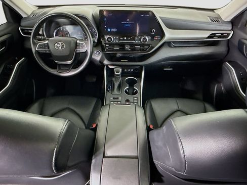 Used 2023 Toyota Highlander XLE AWD/4WD image 13