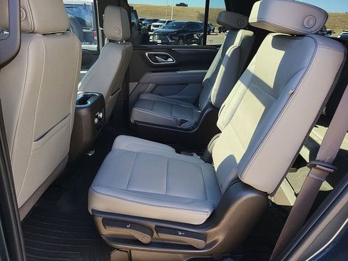 Used 2021 GMC Yukon SLT w/ SLT Luxury Plus Package image 25