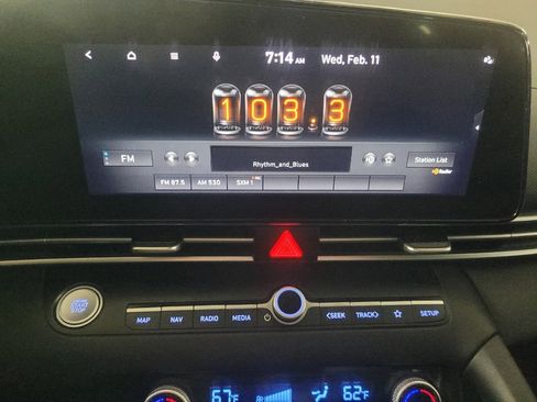 Used 2023 Hyundai Elantra SEL w/ Convenience Package image 25