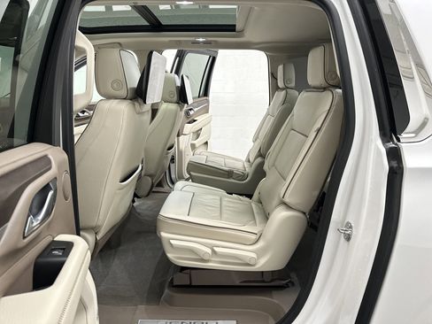 Used 2021 GMC Yukon XL Denali w/ Denali Premium Package image 25