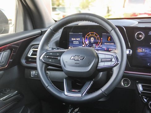 Used 2025 Chevrolet Traverse Z71 image 15