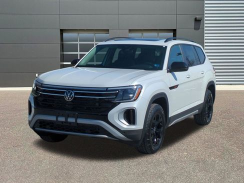 New 2026 Volkswagen Atlas Peak Edition AWD/4WD image 3