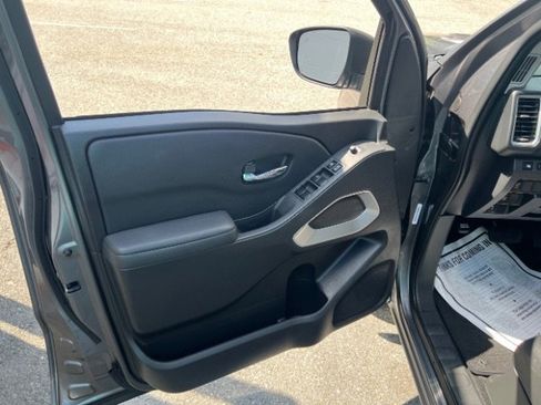 Used 2022 Nissan Frontier SV w/ Technology Package image 23