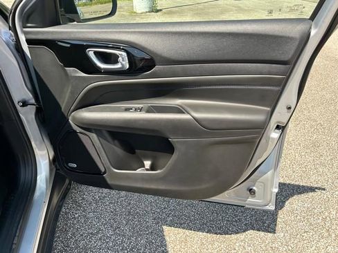 New 2025 Jeep Compass Limited w/ Sun & Sound Group image 30