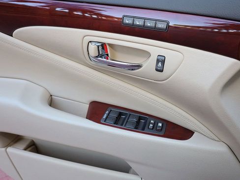 Used 2010 Lexus LS 460 w/ Luxury Value Edition image 31