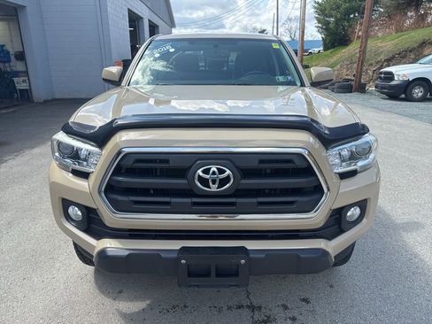 Used 2016 Toyota Tacoma SR5 w/ SR5 Appearance Package (SN) image 8