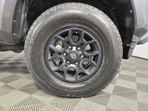 Used 2022 Toyota Tacoma SR5 w/ Technology Package RWD image 13