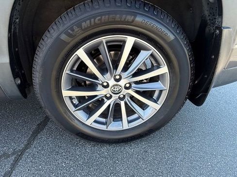 Used 2017 Toyota Highlander XLE AWD/4WD image 15