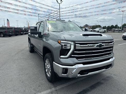 Used 2026 Chevrolet Silverado 2500 LTZ w/ LTZ Convenience Package AWD/4WD image 15