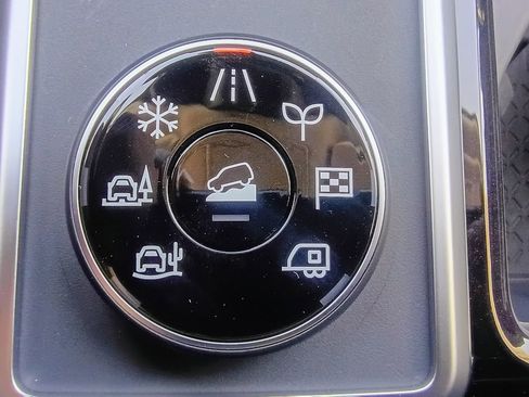 New 2026 Nissan Pathfinder SV image 21