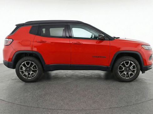 Used 2025 Jeep Compass Trailhawk AWD/4WD image 11