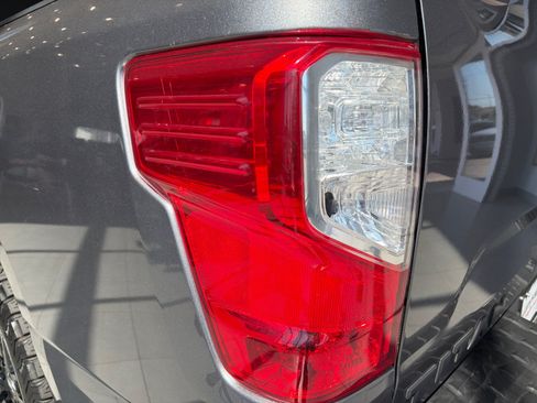 Used 2019 Nissan Titan SV w/ SV Convenience Package AWD/4WD image 32