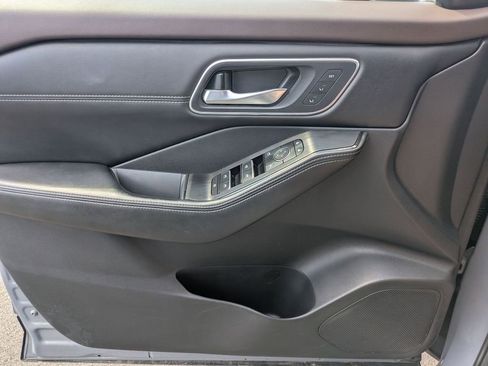 Used 2023 Nissan Rogue Platinum w/ Platinum Premium Package image 9