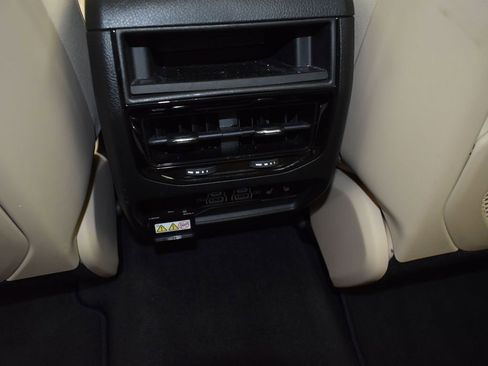 Used 2022 Jeep Grand Cherokee Limited image 18