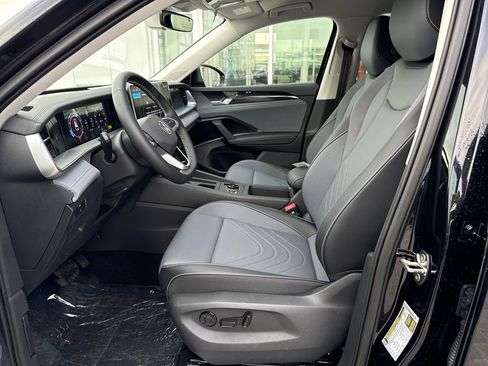 New 2026 Volkswagen Tiguan SE image 17