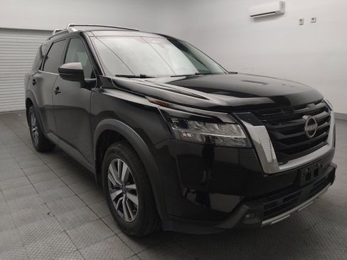 Used 2023 Nissan Pathfinder SL w/ Lighting Package (N92) FWD image 13