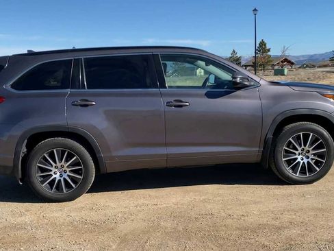 Used 2018 Toyota Highlander SE image 9