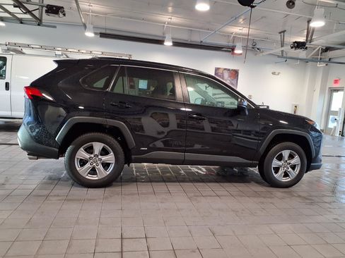 Used 2022 Toyota RAV4 LE AWD/4WD image 27