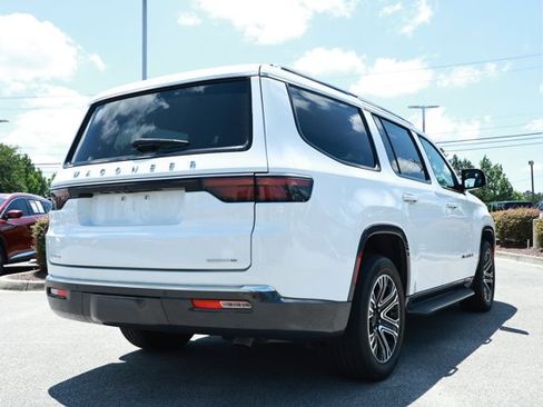 Used 2022 Jeep Wagoneer Series III AWD/4WD image 6