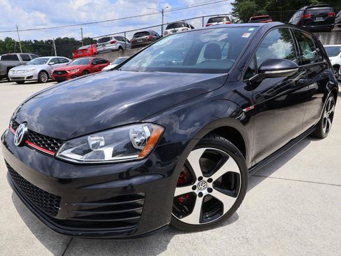 Used 2017 Volkswagen Golf 4-Door FWD image 2
