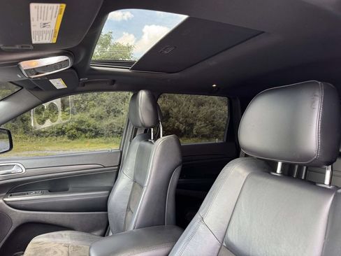 Used 2019 Jeep Grand Cherokee Altitude AWD/4WD image 4