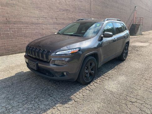 Used 2016 Jeep Cherokee Latitude w/ Comfort/Convenience Group AWD/4WD image 1
