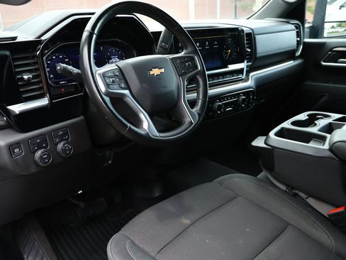Used 2025 Chevrolet Silverado 2500 LT w/ Convenience Package AWD/4WD image 9