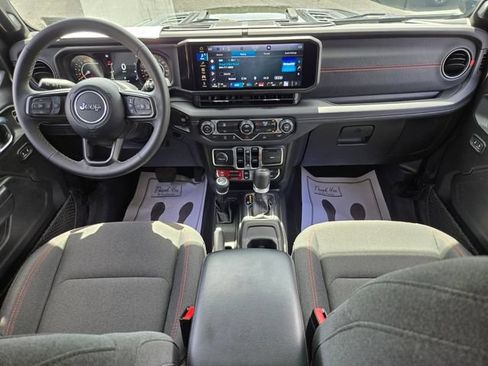 Used 2025 Jeep Wrangler Unlimited Rubicon AWD/4WD image 12