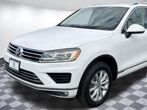Used 2016 Volkswagen Touareg Sport AWD/4WD image 19
