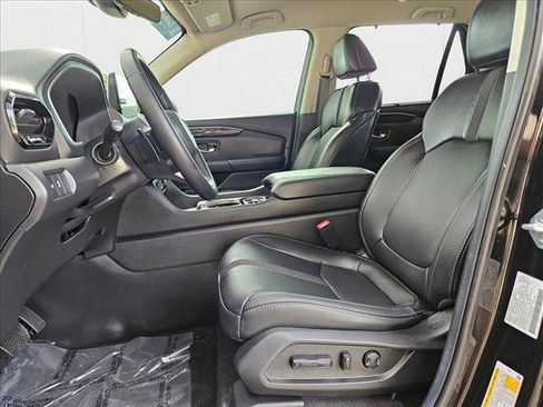 Used 2025 Honda Pilot EX-L image 10